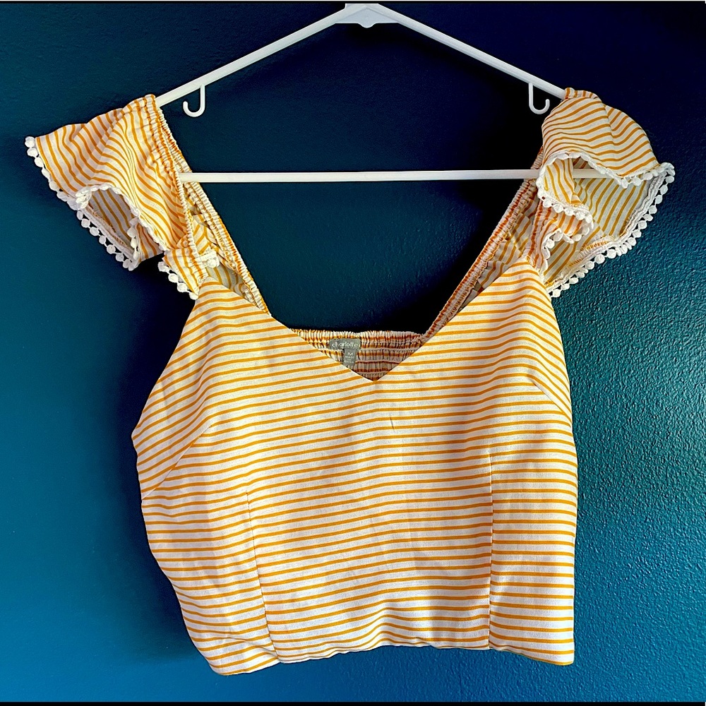 Crop top yellow and white